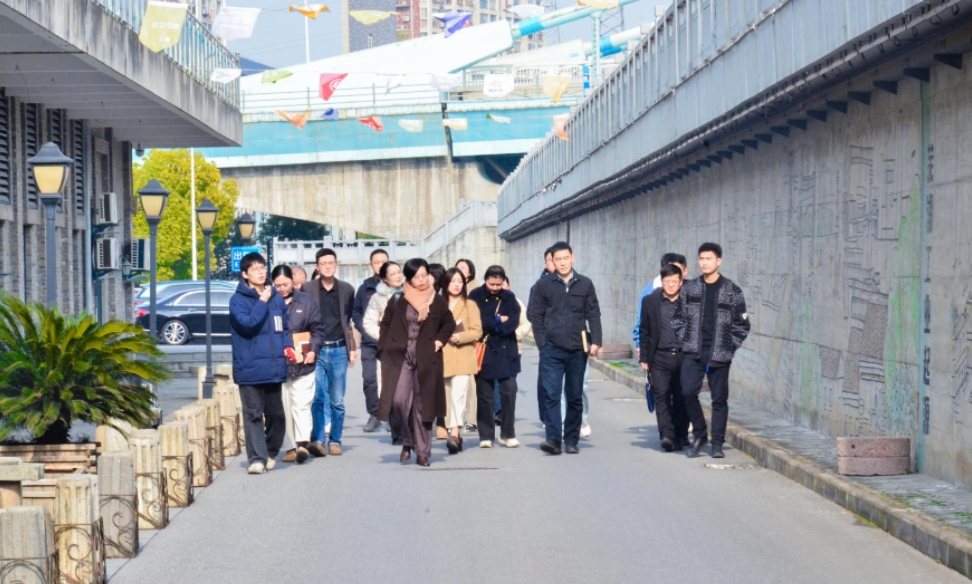 “走進(jìn)園區(qū)，共享未來(lái)”鏡湖區(qū)高層次人才服務(wù)企業(yè)雙向促進(jìn)對(duì)接交流活動(dòng)在園舉辦